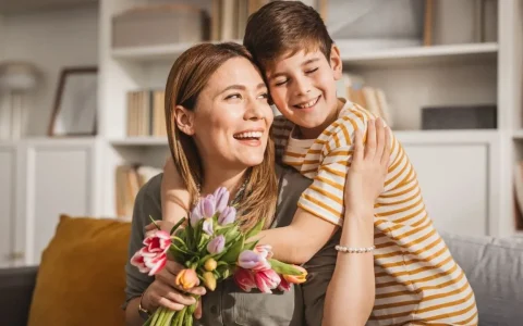 Mayo 10 de 2.026 – Día de la Madre
